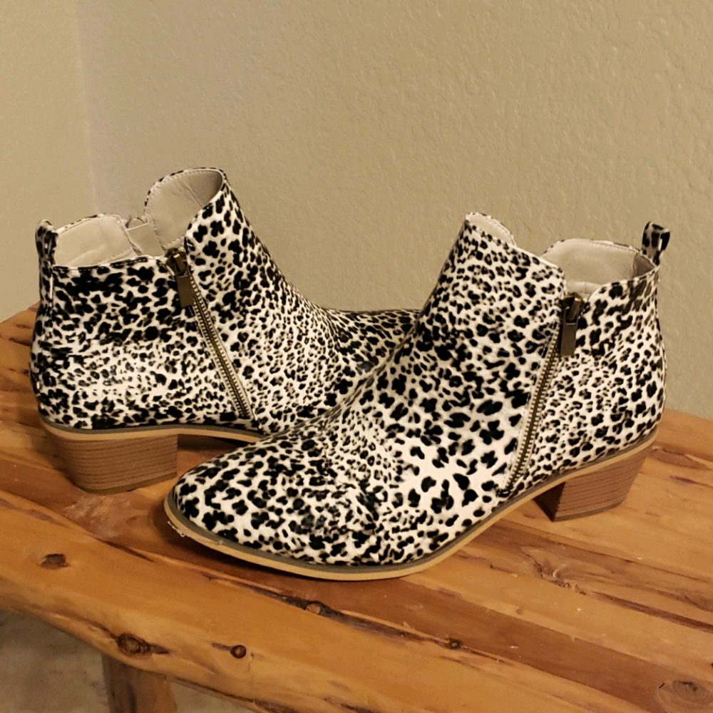 Ladies size 11 short boots
